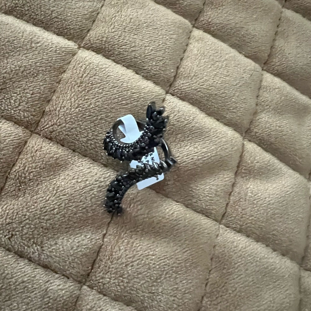 Beautiful Black Rhinestone Statement Ring - Picture 2 of 4